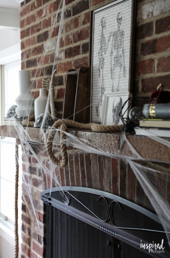 Skeleton Inspired Halloween Mantel Decor Ideas #halloween #decor #decorations #spooky #skeleton #mantel 