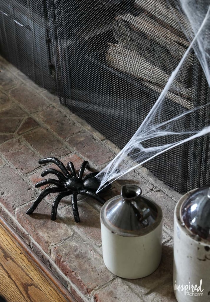 Halloween Mantel Decor Ideas to Die for #halloween #decor #decorations #spooky #skeleton #mantel 