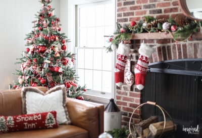 A Nostalgia-Inspired Christmas Tree - How to Decorate a Christmas Tree inspired by the past. #christmas #decor #christmastree #decorations #holiday