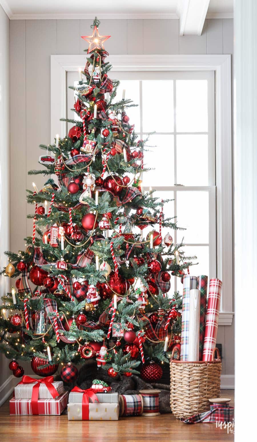 21 Beautiful And Festive Christmas Tree Decorating Ideas 21 Beautiful And Festive Christmas Tree Decorating Ideas