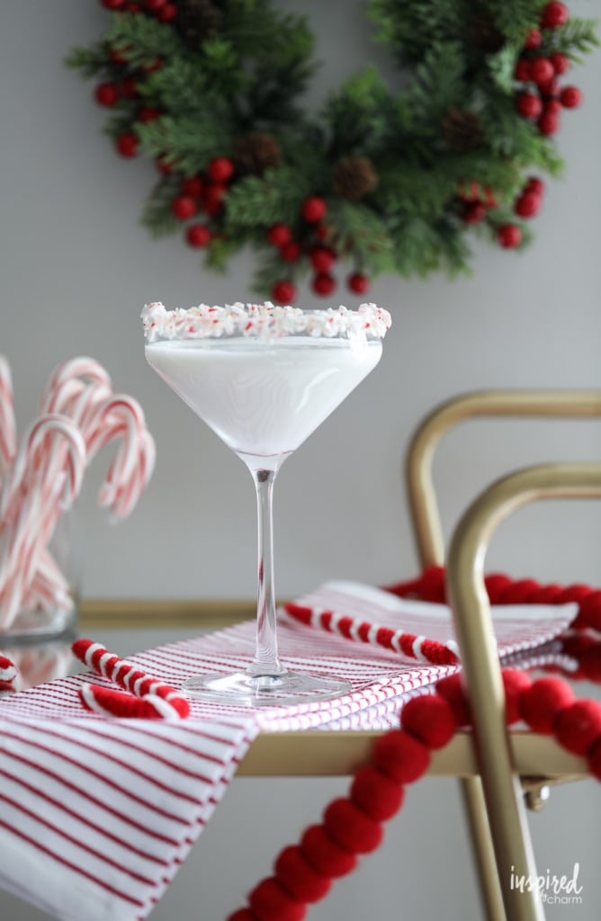 This White Chocolate Peppermint Martini makes delicious holiday cocktail. #christmas #cocktail #martini #recipe #peppermint #whitechocolate