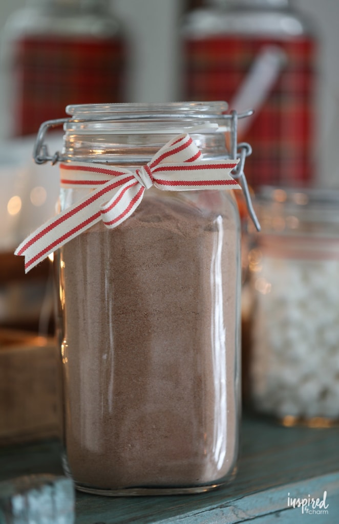The BEST recipe for delicious Homemade Hot Cocoa Mix #hotcocoa #hotchocolate #cocoa #recipe #holiday #christmas