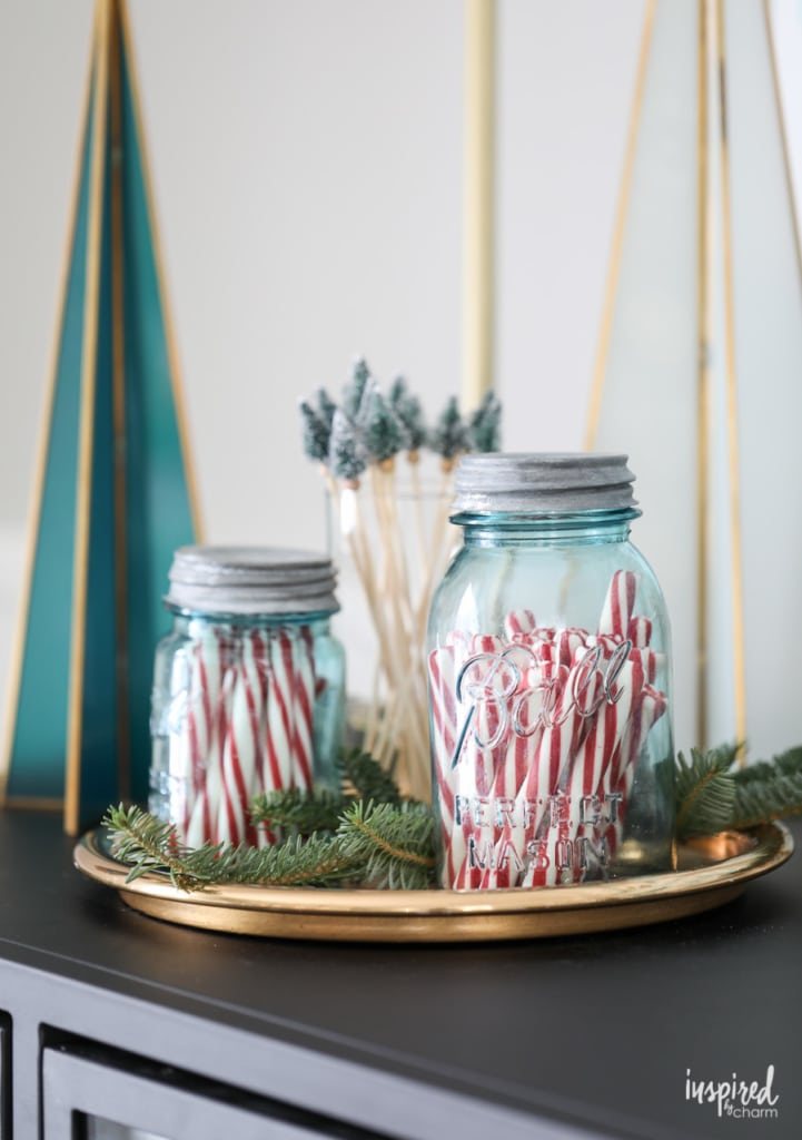 Christmas at Bayberry House - Holiday Home Tour with color Christmas Decoration ideas. #christmas #holiday #home #decor #decorations #christmastree