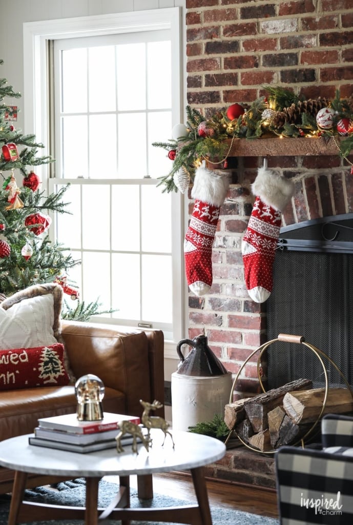 Red and Rustic Christmas Mantel Styling Inspiration #christmas #decorations #holiday #mantel #manteldecor 