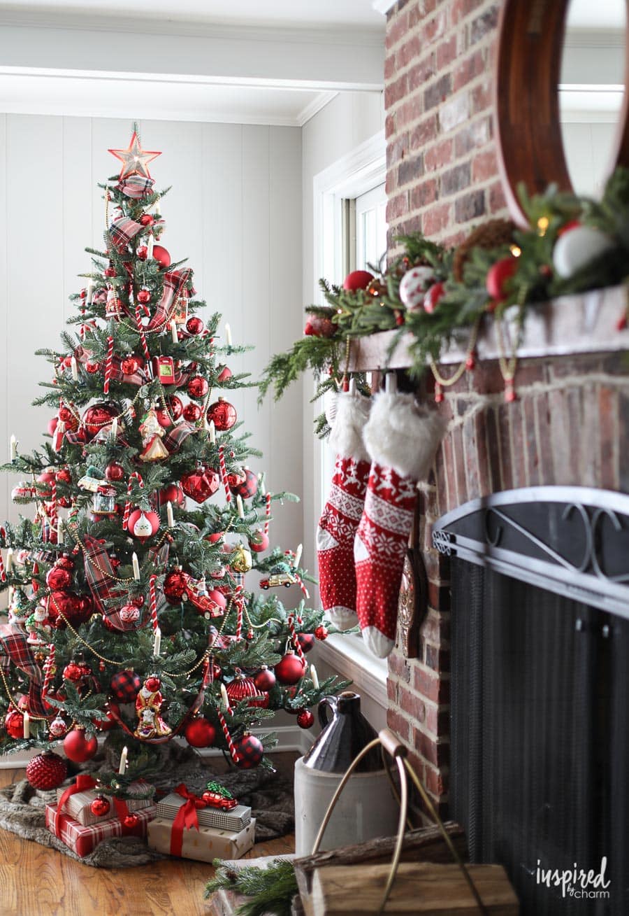 How to Decorate A Nostalgia-Inspired Christmas Tree