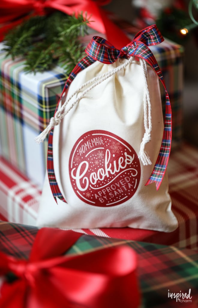 Learn how to make these DIY Christmas Cookies Bags! #Christmas #holiday #cookiebags #diy #craft