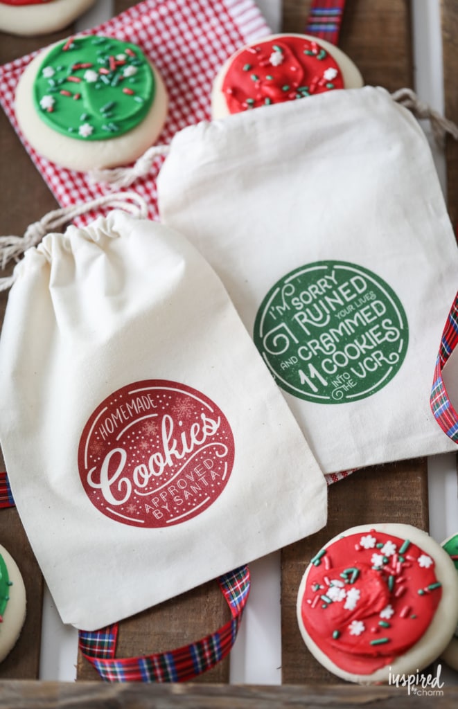 Learn how to make these DIY Christmas Cookies Bags! #Christmas #holiday #cookiebags #diy #craft