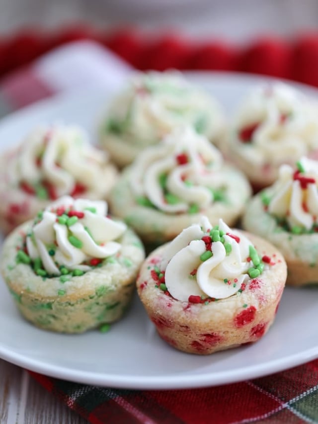 cropped-mini-cup-christmas-cookies.jpg
