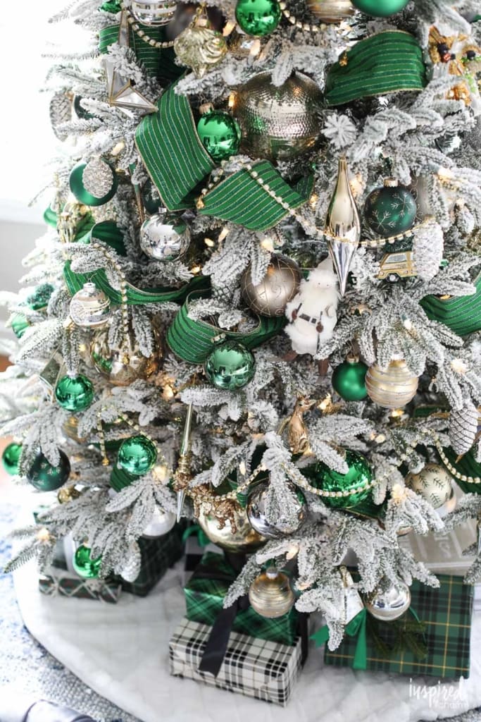 A Christmas Tree Fit for the Emerald City - Emerald Green Christmas Tree #christmas #chirstmastree #emerald #decor #decorations #holiday