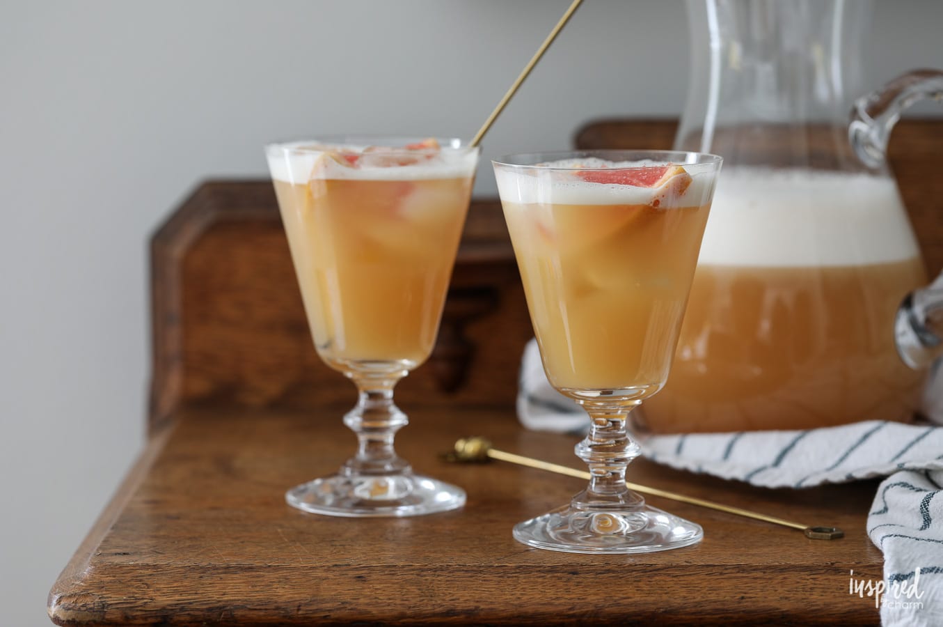 A delicious Bees Knees Cocktail recipe! #beesknees #cocktail #recipe #summer #spring