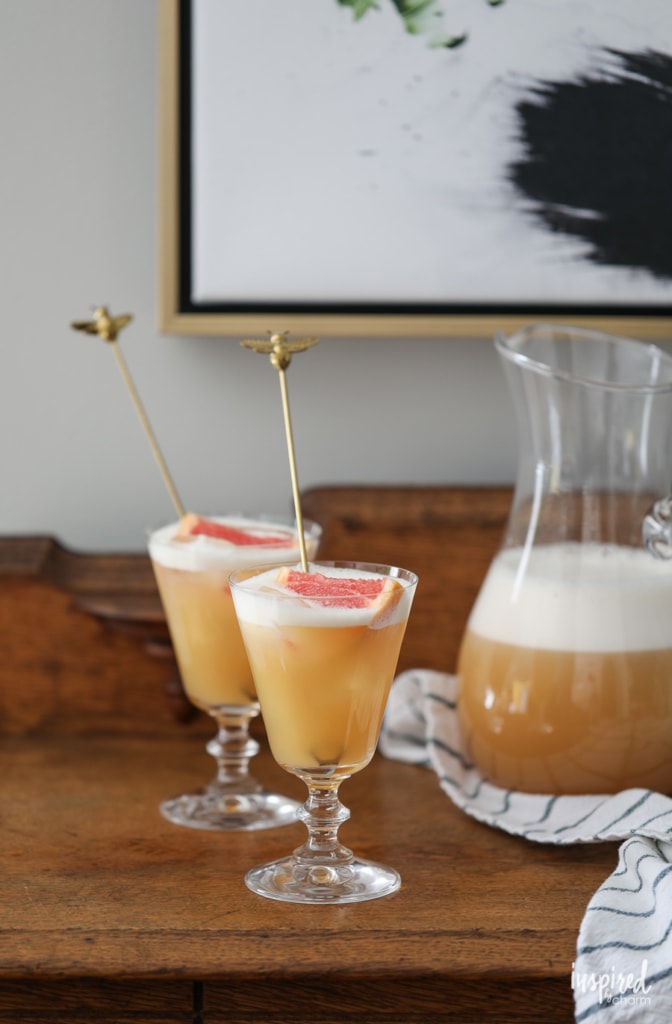 A delicious Bees Knees Cocktail recipe! #beesknees #cocktail #recipe #summer #spring