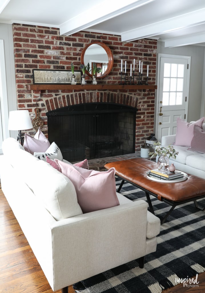 Living Room Decor Ideas for Spring #spring #livingroom #decor #decorating #ideas