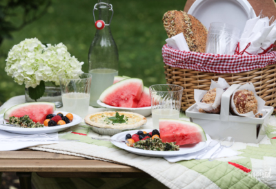 Ideas for Packing the Perfect Picnic | #picnic #food #ideas #recipes #styling