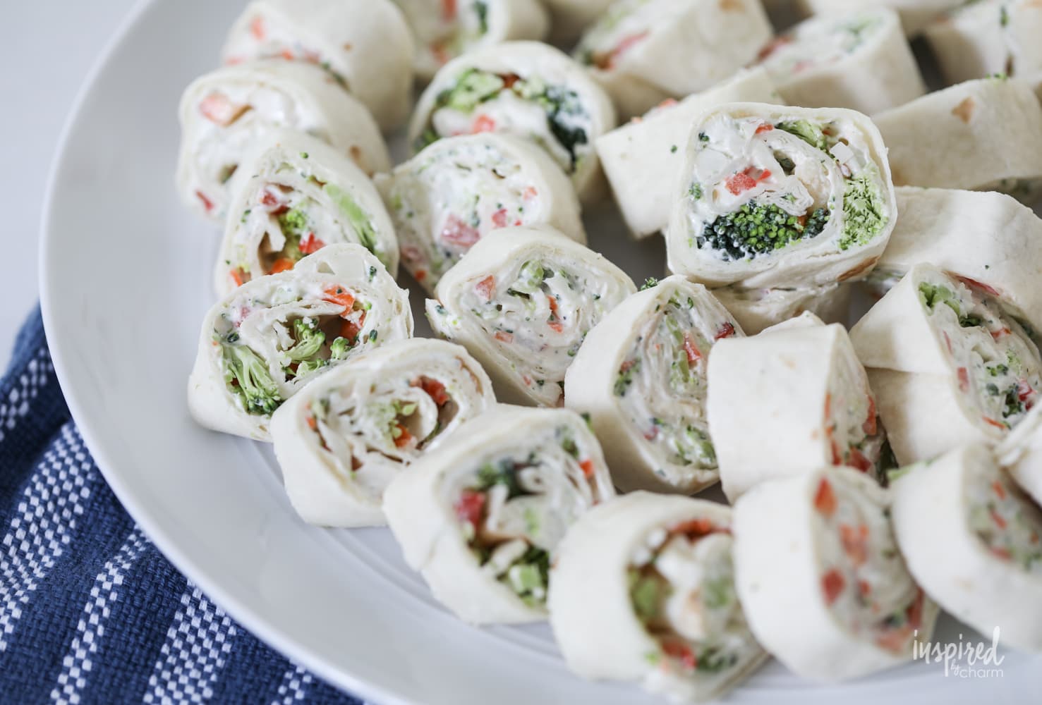 These Veggie Pizza Roll-Ups are a delicious an easy appetizer recipe! #veggiepizza #roll-ups #pinwheels #rollup #snack #ranch