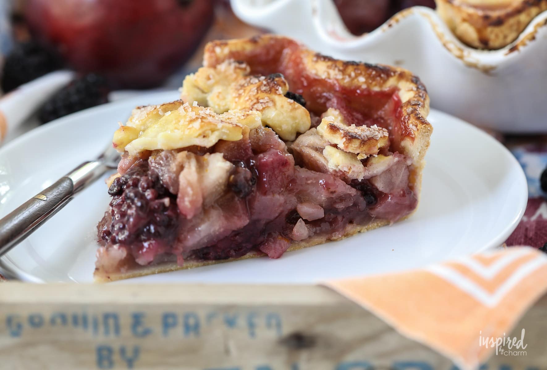 This Blackberry Pear Pie is the perfect summer meets fall dessert recipe. #blackberry #pie #pie #dessert #fallbaking #recipe
