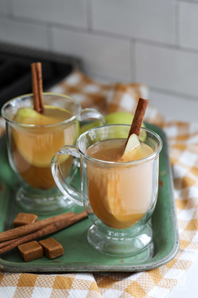 This Caramel Pear Cider makes a delicious and unique Fall Cocktail Recipe! #caramel #pear #cider #fall #cocktail #recipe #mulled