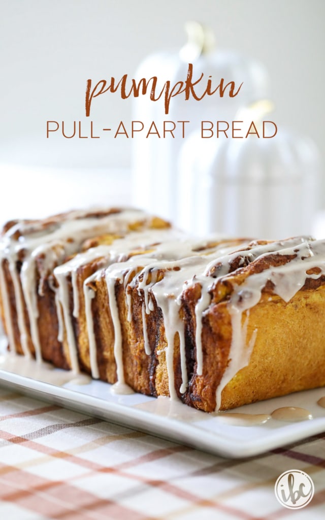 You'll love this delicious Pumpkin Pull-Apart Bread recipe! #pumpkin #pullapart #bread #loaf #pumpkinspice #dessert #recipe