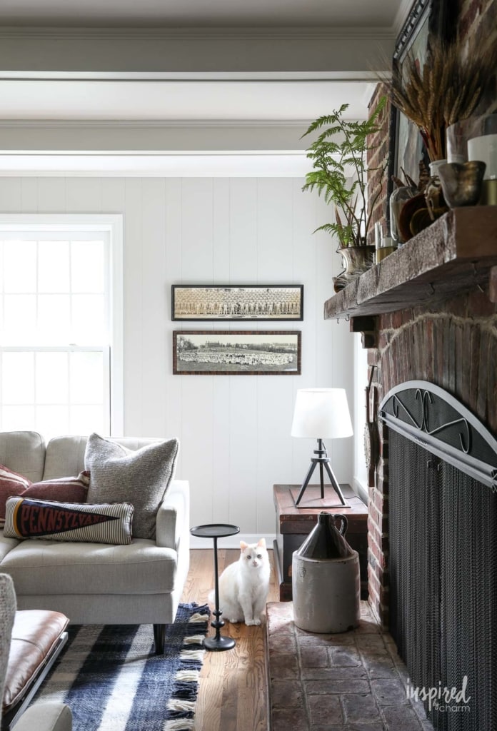 Vintage Modern Fall Living Room Decor Ideas #fall #decorating #decor #ideas #livingroom #vintage #modern