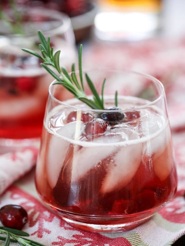 cropped-Cranberry-Maple-Bourbon-Cocktail-1.jpg