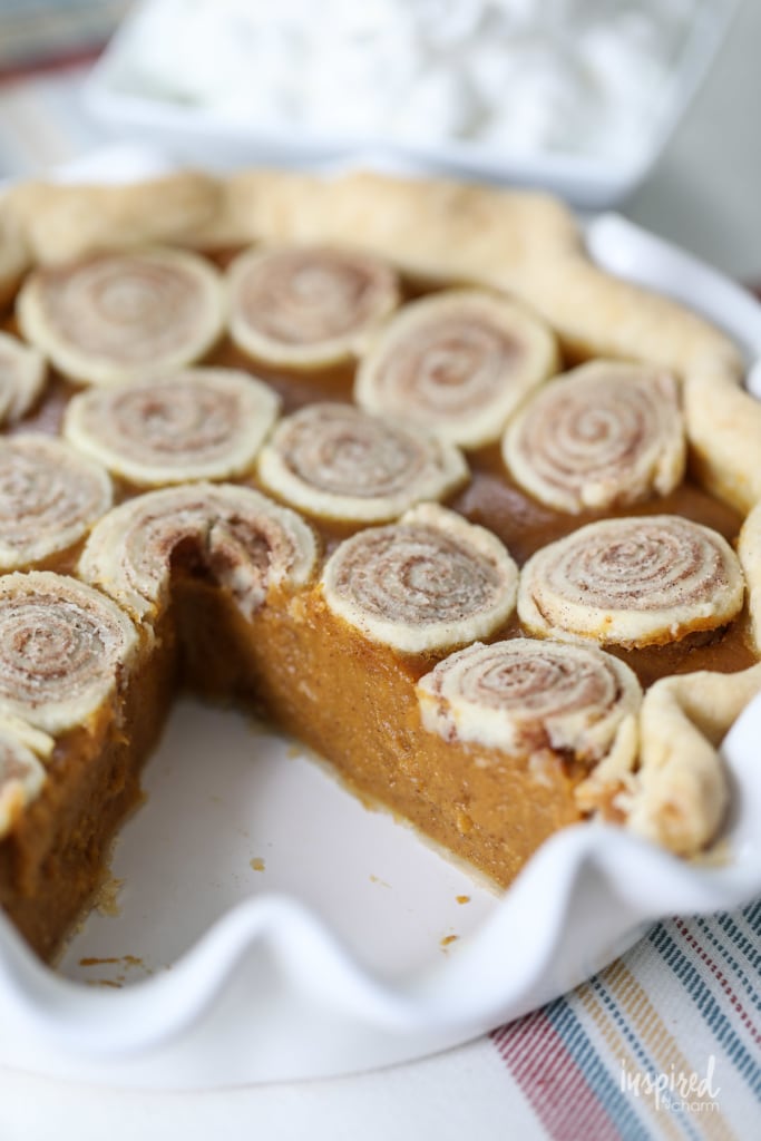 This Cinnamon Roll Butternut Squash Pie is a unique and delicious fall dessert recipe! #butternutsquash #fall #baking #dessert #pie #recipe #thanksgiving #friendsgiving