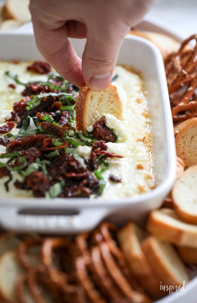 Delicious Baked Goat Cheese Dip with Sun-Dried Tomatoes #dip #recipe #baked #goatcheese #sundriedtomatoes #appetizer