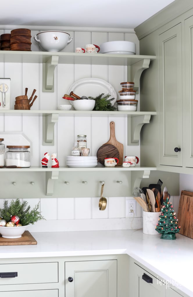 Festive and Beautiful Christmas Kitchen Decor Ideas #holiday #christmas #kitchen #decor #decorating #ideas 
