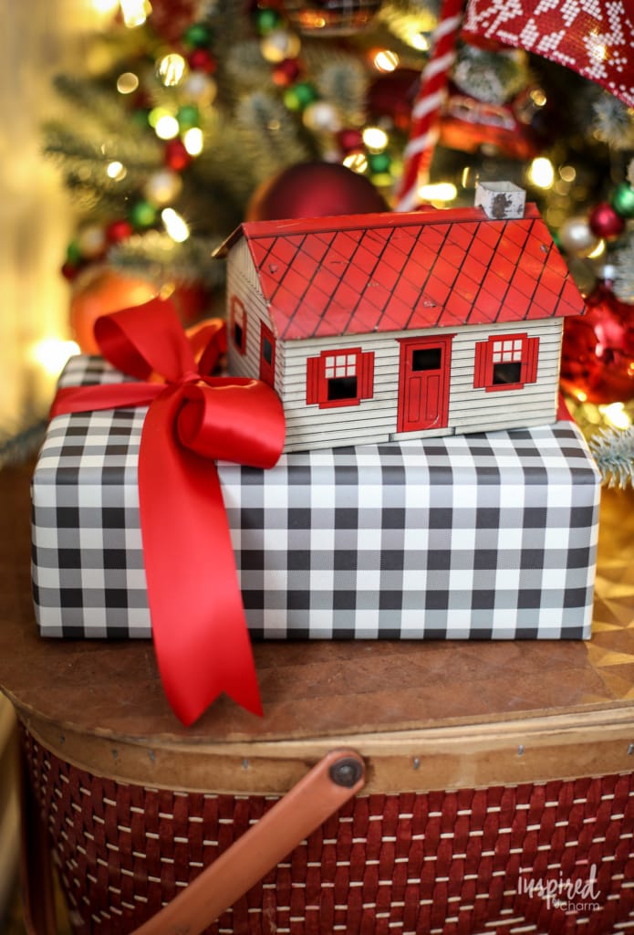 Ideas for Cozy Lodge Christmas Tree Decorations #christmastree #decor #holiday #decorations #christmas #tree #ideas