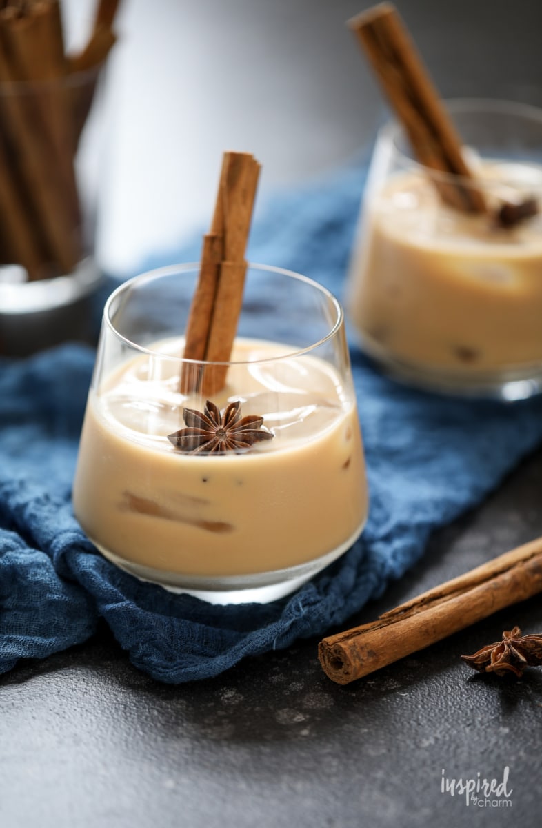 How to Make Chai Spiced White Russians #chai #tea #whiterussian #cocktail #holiday #christmas #cocktail #recipe