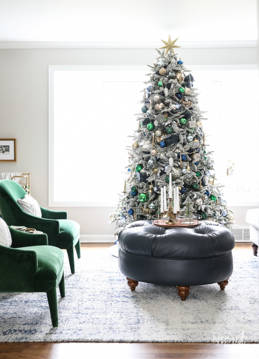 Green and Navy Christmas Tree Decor Ideas #christmas #tree #decor #navy #green #ornaments #decorating #holiday #christmastree