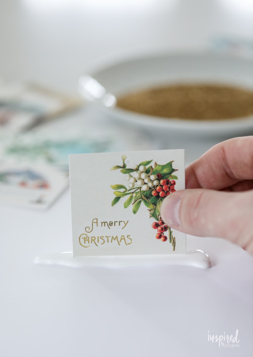 Vintage-Inspired Christmas Gift Tags (Free Printable) for your holiday gift wrapping! #christmas #gift #wrapping #printable #gifttags #tag #vintage #giftwrap 