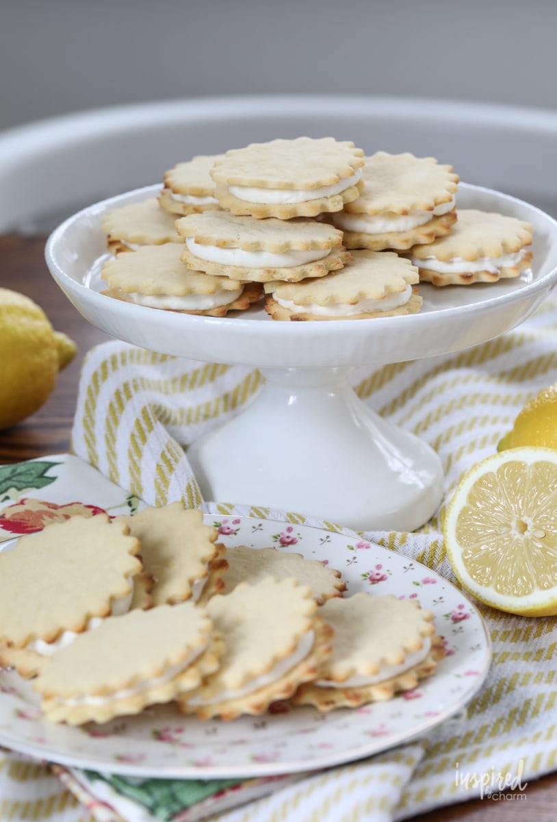 Delicious Lemon Sandwich Cookie with Lemon Cream Filling #lemon #cream #sandwich #cookie #recipe #dessert 