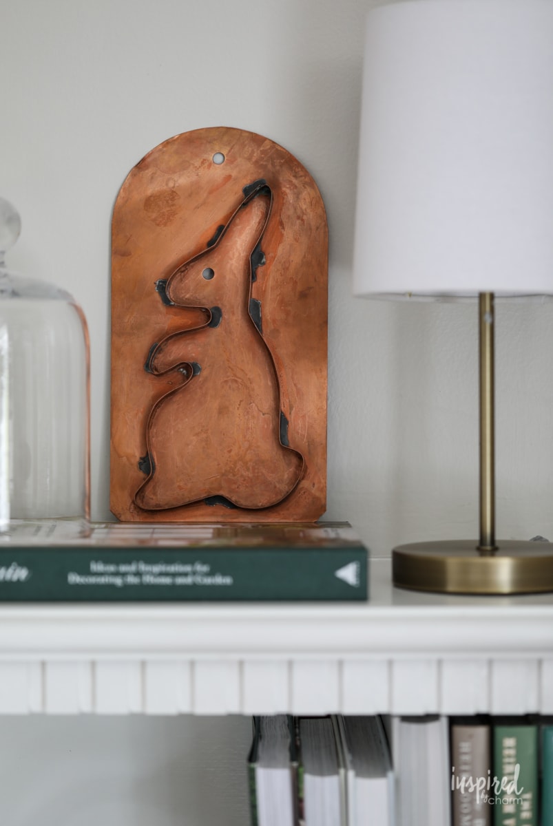 Copper Bunny Mold - My Latest Vintage Finds (Antiquing with Charm) #vintagefinds #vintage #antique #antiques #home #decor #styling