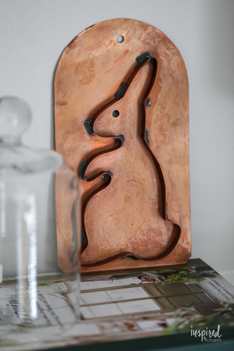 Copper Bunny Mold - My Latest Vintage Finds (Antiquing with Charm) #vintagefinds #vintage #antique #antiques #home #decor #styling