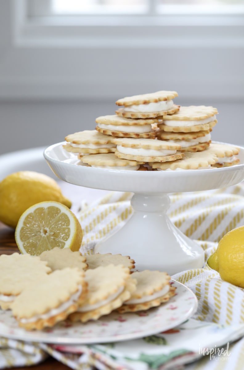 Delicious Lemon Sandwich Cookie with Lemon Cream Filling #lemon #cream #sandwich #cookie #recipe #dessert 