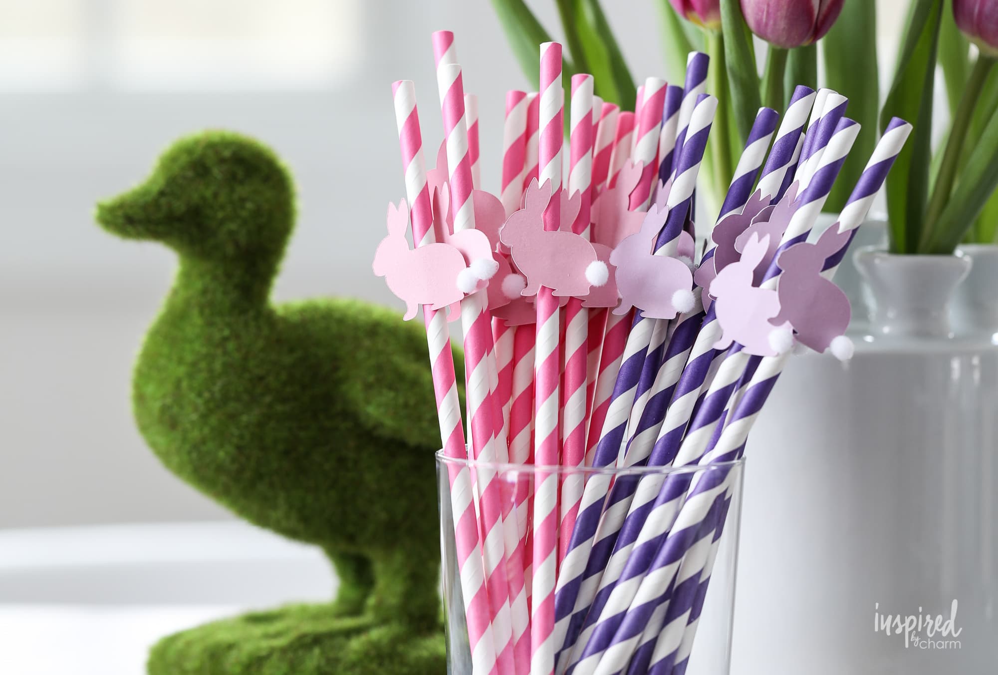 Learn how to make these DIY Bunny Straws for Spring and Easter #spring #easter #bunny #straws #paperstraws #printable #DIY #entertaining