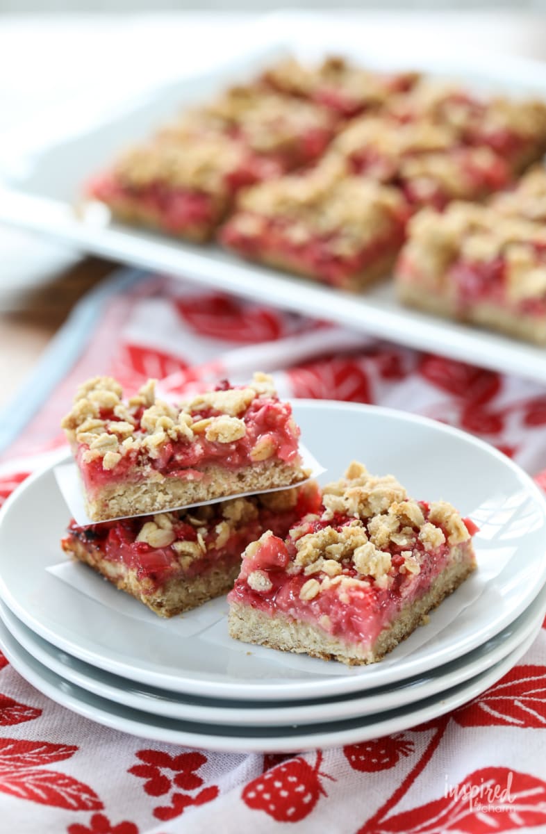 How to Make Strawberry Rhubarb Bars #strawberry #rhubarb #bars #recipe #dessert #strawberryrhubarb #summer