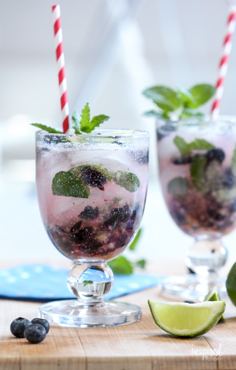 How to Make a Blueberry Mojito #cocktail #recipe #blueberry #mojito #rum #drink