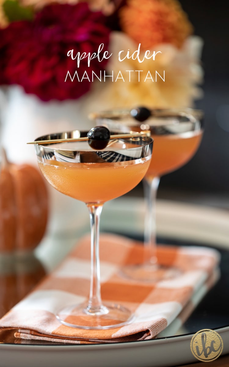Apple Cider Manhattan Fall Cocktail Recipe #Manhattan #cocktail #fallcocktail #applecider #apple #maple #recipe #fall