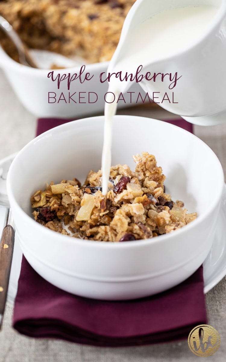 Apple Cranberry Baked Oatmeal - Fall Breakfast Recipe #apple #cranberry #bakedoatmeal #oatmeal #breakfast #recipe #applecranberry 