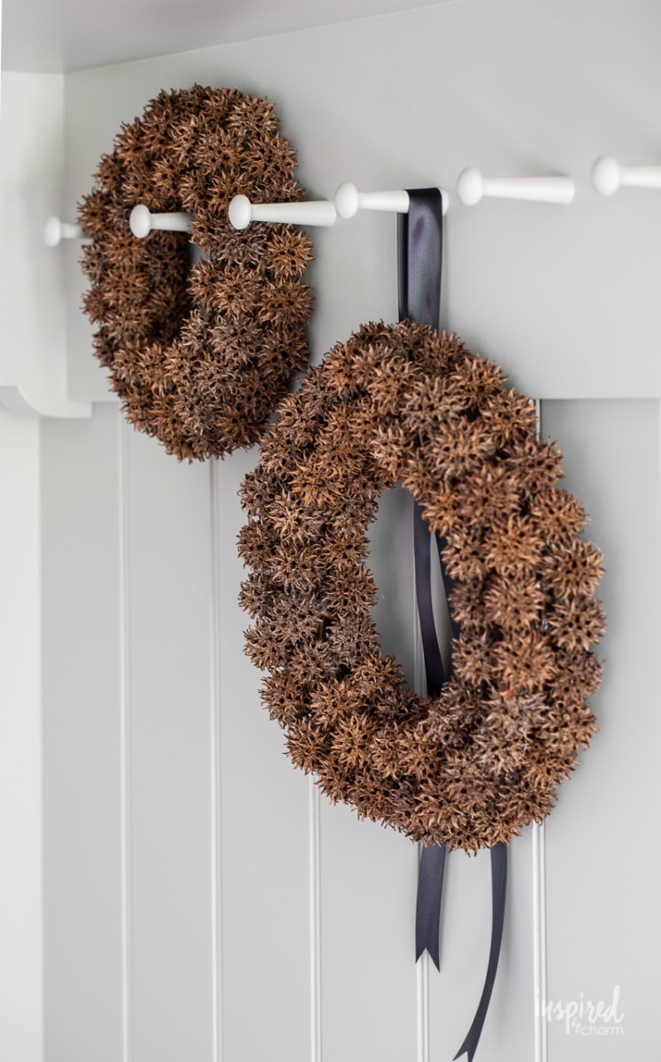 Foraged Fall Wreath with Sweetgum Balls #fall #decor #foraged #sweetgumballs #sweetgum #wreath #fallwreath #budgetdecor