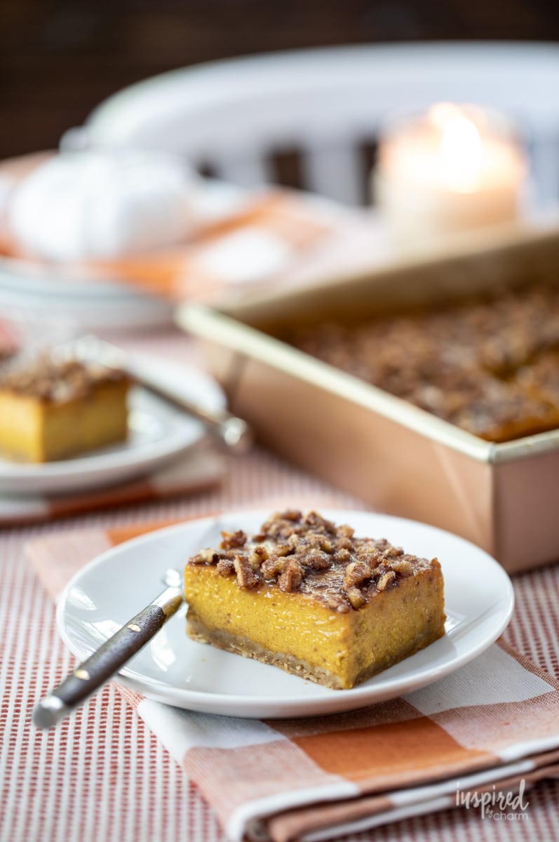 Pumpkin Pie Bars - Delicious Fall Dessert Recipe #pumpkinpie #pumpkin #fall #fallbaking #dessert #recipe 