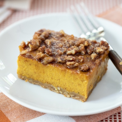 Pumpkin Pie Bars - Delicious Fall Dessert Recipe #pumpkinpie #pumpkin #fall #fallbaking #dessert #recipe