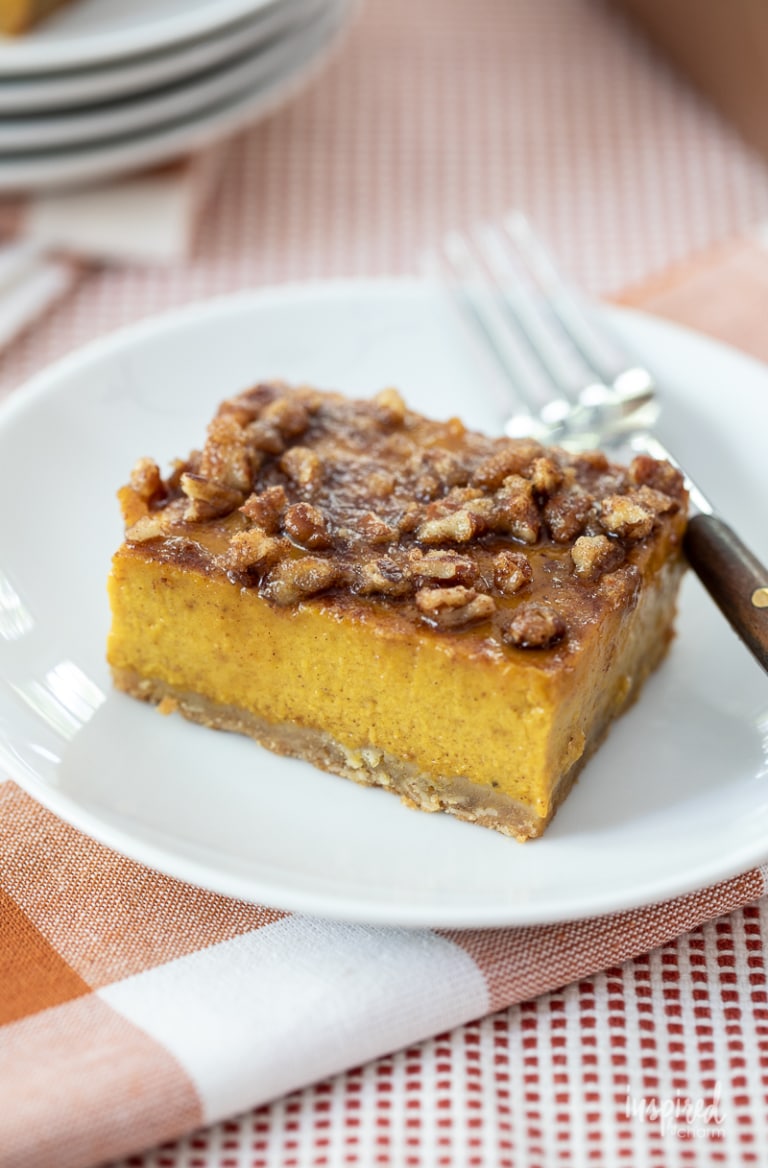 Pumpkin Pie Bars - Easy Pumpkin Fall Dessert Recipe