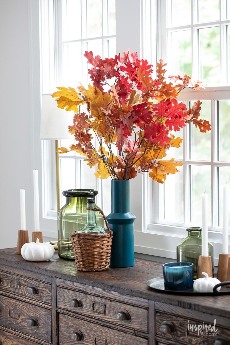 Fall Decorating in My Dining Room #fall #decor #decorating #diningroom #styling 