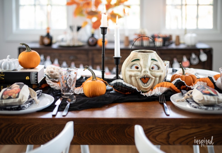 Vintage-Inspired Halloween Decorations / Tablescape