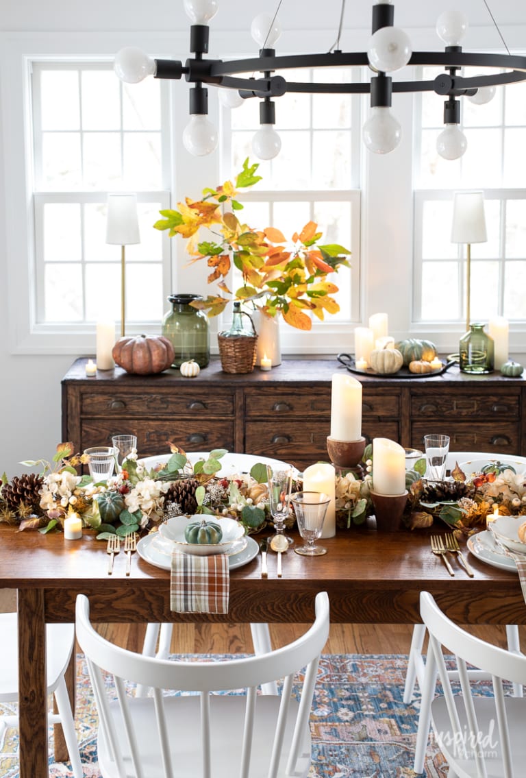 Cozy and Inviting Thanksgiving Table Decor - Thanksgiving Tablescape