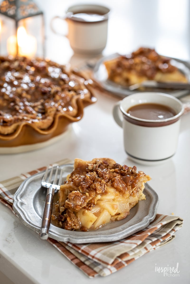 Salted Caramel Honeycrisp Apple Pie #saltedcaramel #honeycrisp #applepie #pie #dessert #recipe #fallbaking #caramel