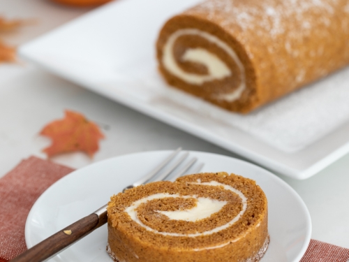 Aunt Maggie's Pumpkin Roll - The BEST Pumpkin Roll Recipe