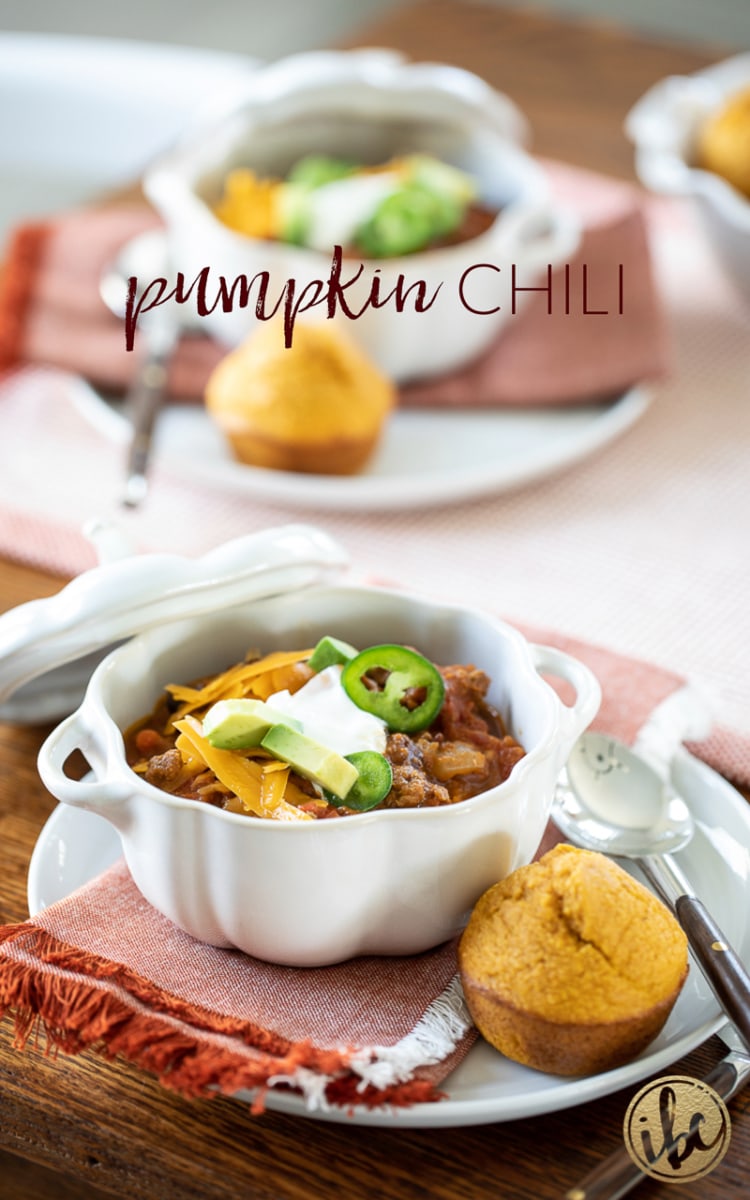 Delicious and Easy Pumpkin Chili #pumpkin #chili #recipe #fall #soup #easy 