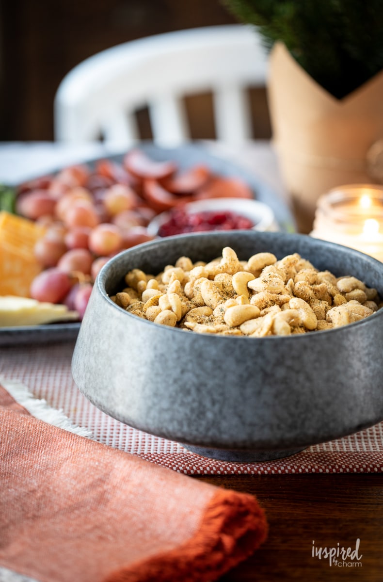 Seasoned and Roasted Cashews #snack #seasoned #roasted #cashews #nuts #recipe #appetizer 